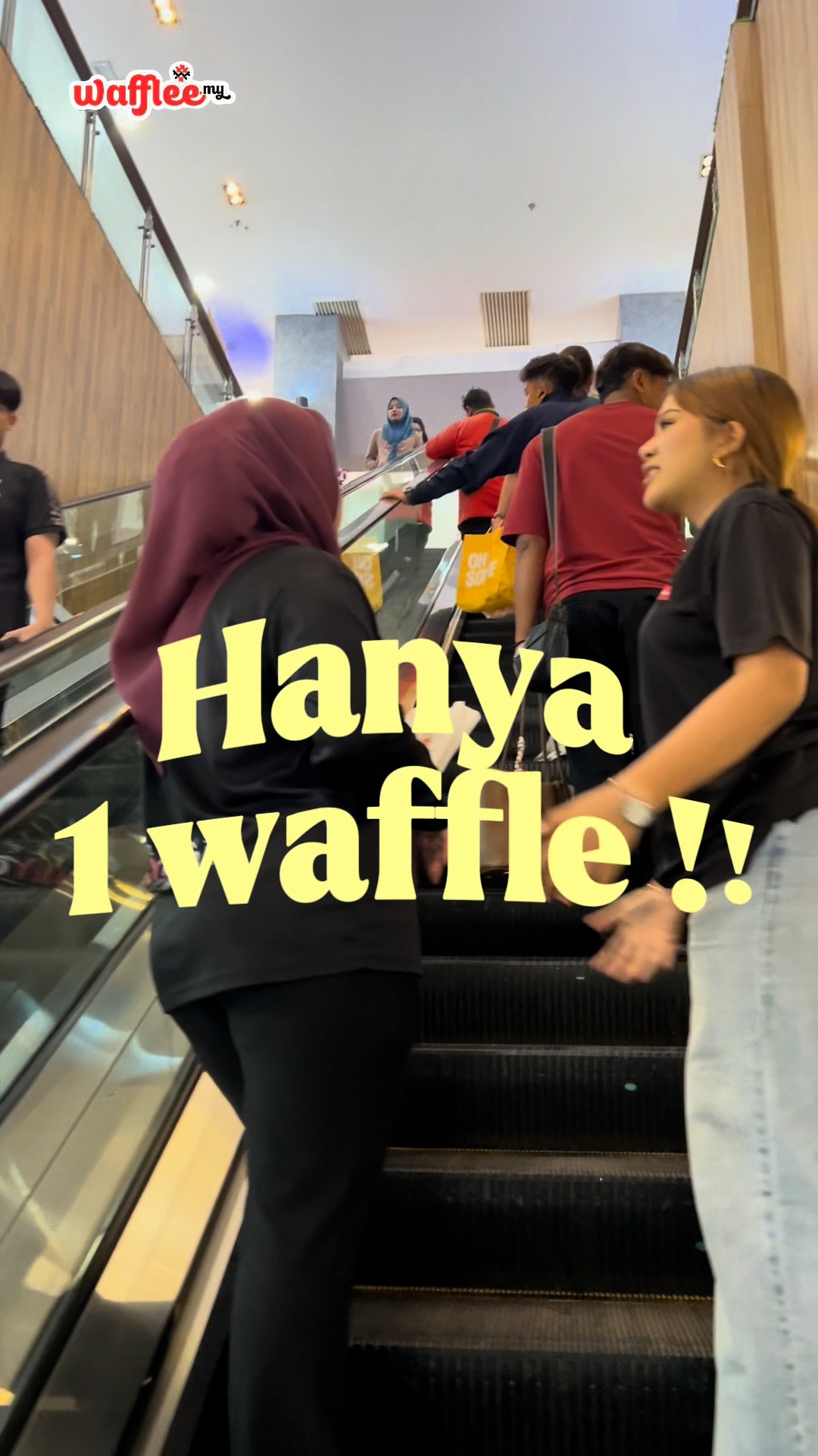 ESKALATOR MUNGKIN PISAHKAN KITA, TAPI WAFFLE MENYATUKAN KITA SEMULA